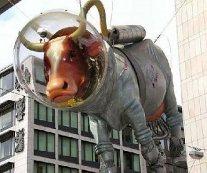 Estatua vaca astronauta
